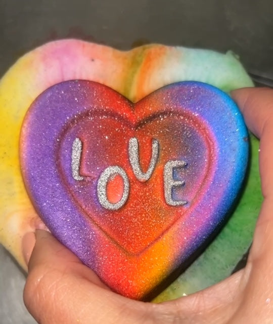 Groovy Love Bath Bomb